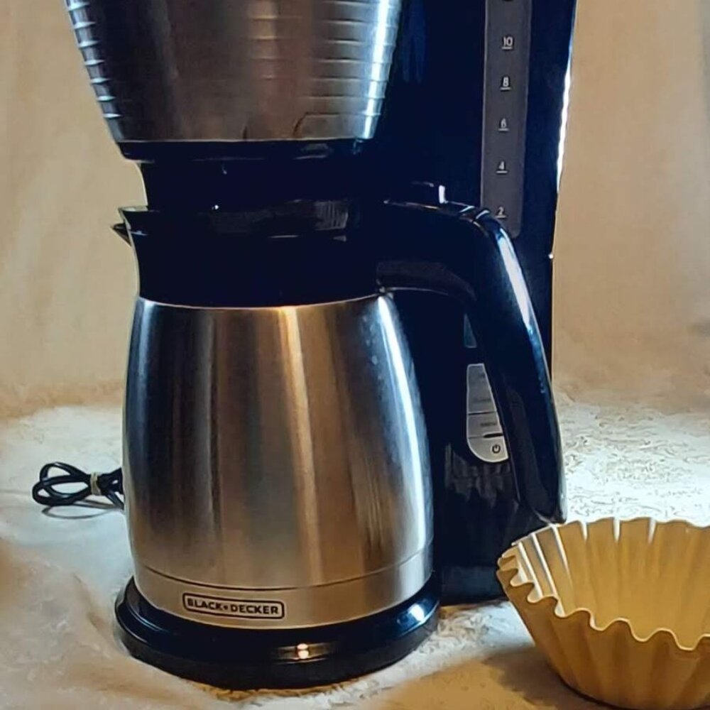 Black & Decker 12 Cup Programable Coffee Pot 2 Piece Fliter Like New - Picture 6 of 6
